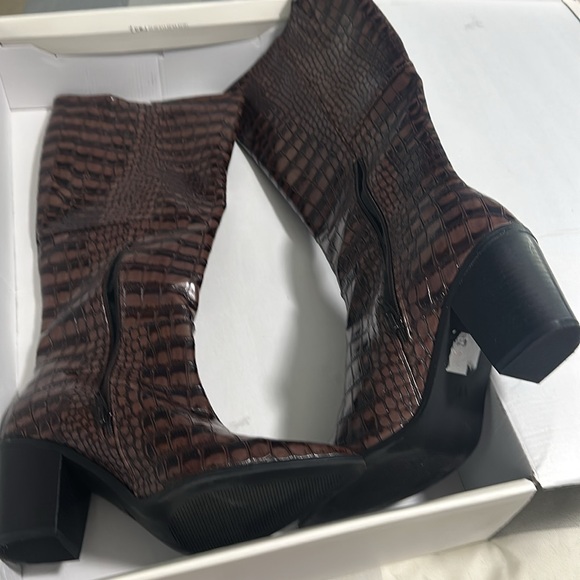 Brand NWT chocolate crocodile boots, size 9 - Picture 4 of 4